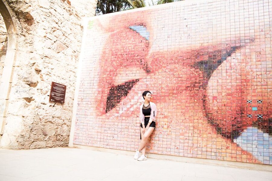 Barcelona: Instagram Tour of the Most Scenic Spots - Taking the metro toward Sagrada Familia