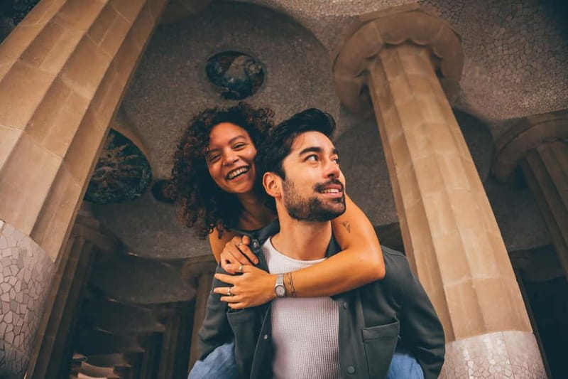 Barcelona: Park Guell Photoshoot - Timing, cancellation, and language choices