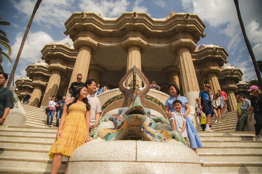 Barcelona: Park Güell Private Photography Experience - Meeting Borja at the entrance