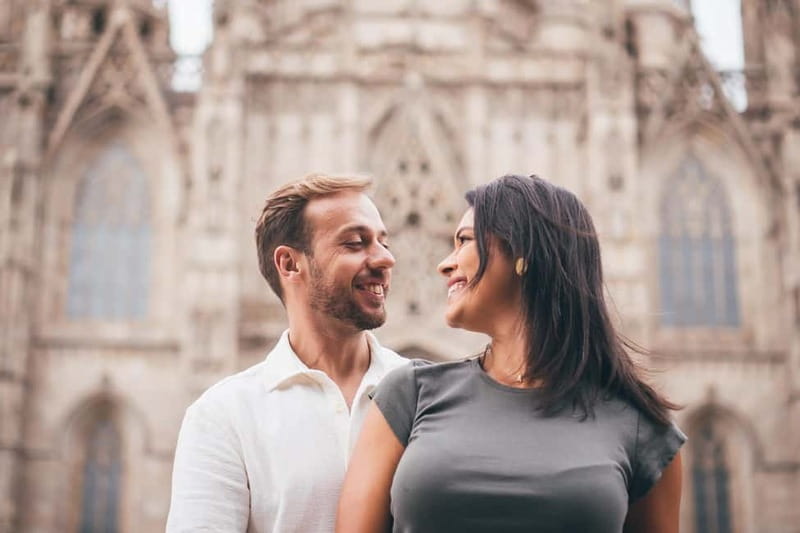 Barcelona: Photo Shoot Tour in El Gothico - Why El Gòtic works so well for a photo shoot