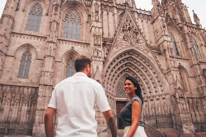 Barcelona: Photo Shoot Tour in El Gothico - The online gallery and photo delivery
