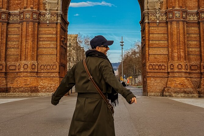 Barcelona Photo Walking Tour Instagrammable Portraits - A quick city pulse at Plaça Catalunya