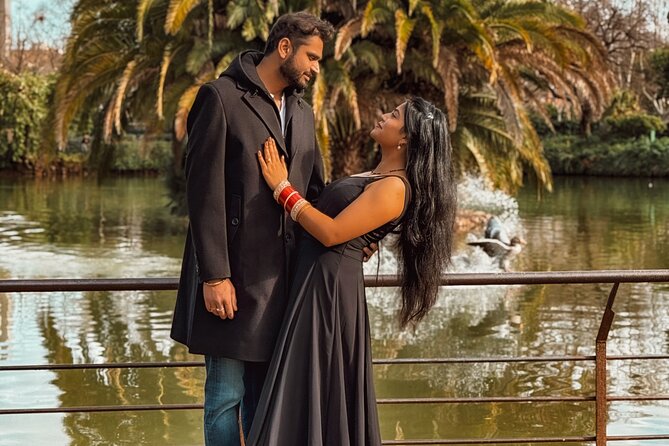 Barcelona Photo Walking Tour Instagrammable Portraits - Narrow lanes in the Gothic Quarter