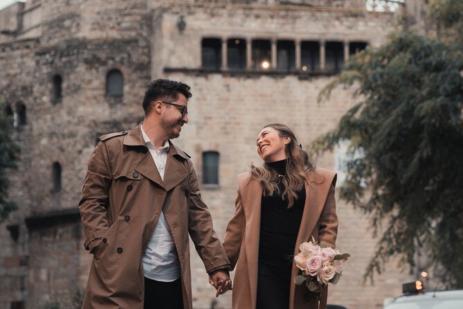 Barcelona Photoshoot Experience Cathedral Born & Ciutadella Park - How the photographer helps you look natural