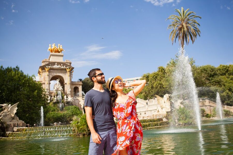 ✅ Barcelona: Photoshoot Tour Old Town - Barcelona Cathedral as the opening backdrop
