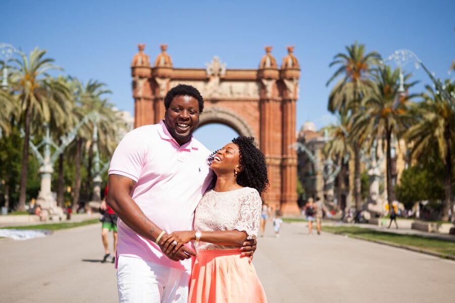 ✅ Barcelona: Photoshoot Tour Old Town - Ciutadella Park and a change of setting