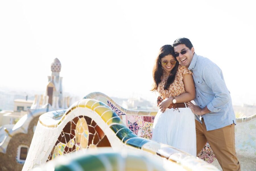 Barcelona: Private Full Park Güell Photoshoot - Meeting the photographer at Carretera del Carmel, 23