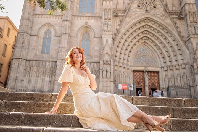 Barcelona Private Photoshoot at Cathedral & Kiss Wall - Who will get the most from this booking?