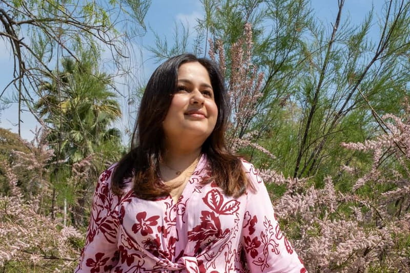 Barcelona: Private Photoshoot in Ciutadella Park with Ami - Monumental Waterfall: the grand finale