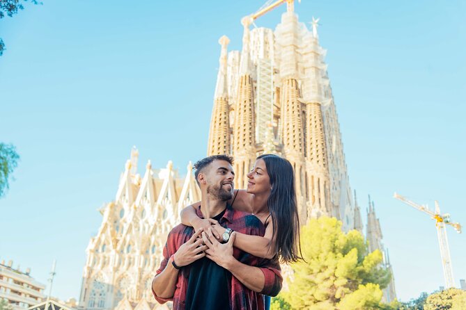 Barcelona : Private Photoshoot Outside Sagrada Familia - The photographers make the biggest difference