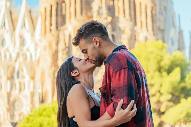 Barcelona : Private Photoshoot Outside Sagrada Familia - Receiving and using your finished photos