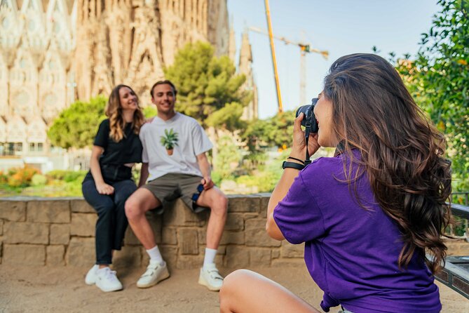 Barcelona : Private Photoshoot Outside Sagrada Familia - What happens during the 15-minute session