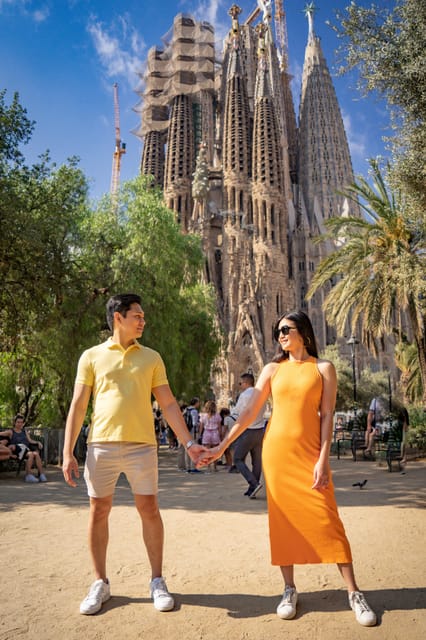 Barcelona: Professional Photoshoot Outside Sagrada Familia - Key points to know before you book
