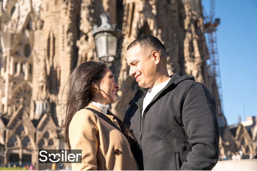 Barcelona: Professional Photoshoot Outside Sagrada Familia - How the experience compares with taking your own pictures