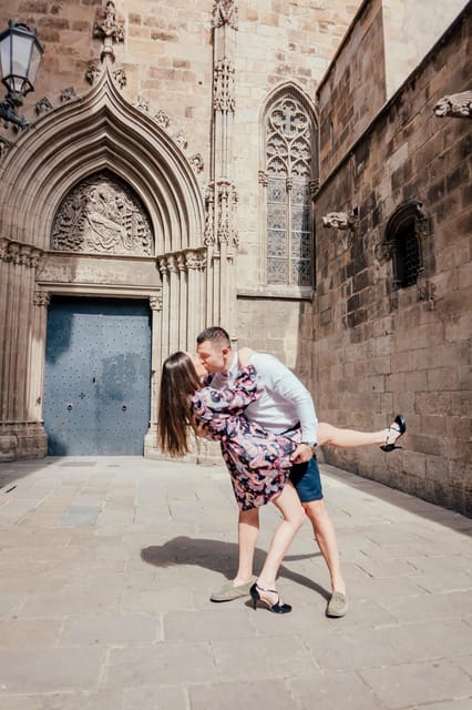 Barcelona: Professional Private Photoshoot - Who should book this experience?