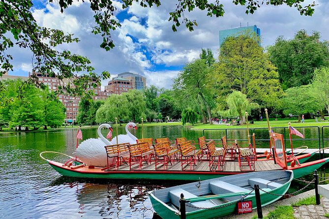 Beacon Hill + Back Bay History + Photo Walking Tour(SMALL Group) - Moving into the Boston Public Garden