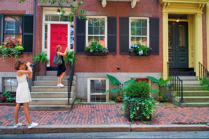 Beacon Hill Boston History + Photo Walking Tour (SMALL Group) - The Massachusetts State House and the edge of Boston Common