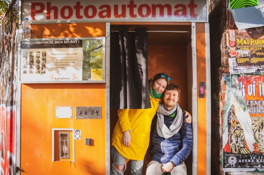 Berlin: Alternative Culture Walking Tour & Photoshoot - Crossing between Friedrichshain and Kreuzberg