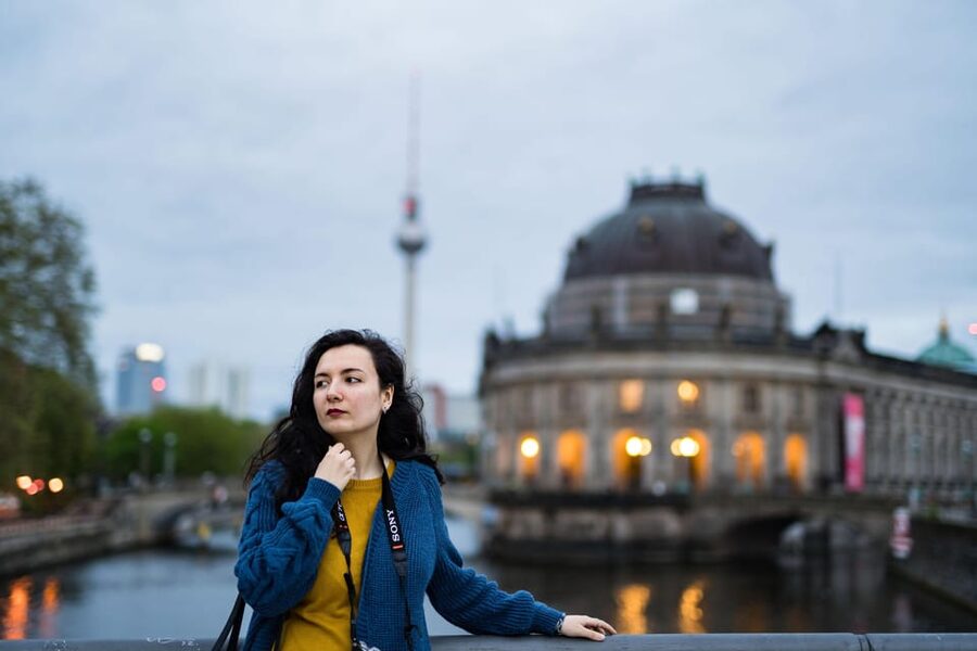 Berlin by Night: Private Photoshoot at Illuminated Cityscape - Museum Island and the first 30 minutes