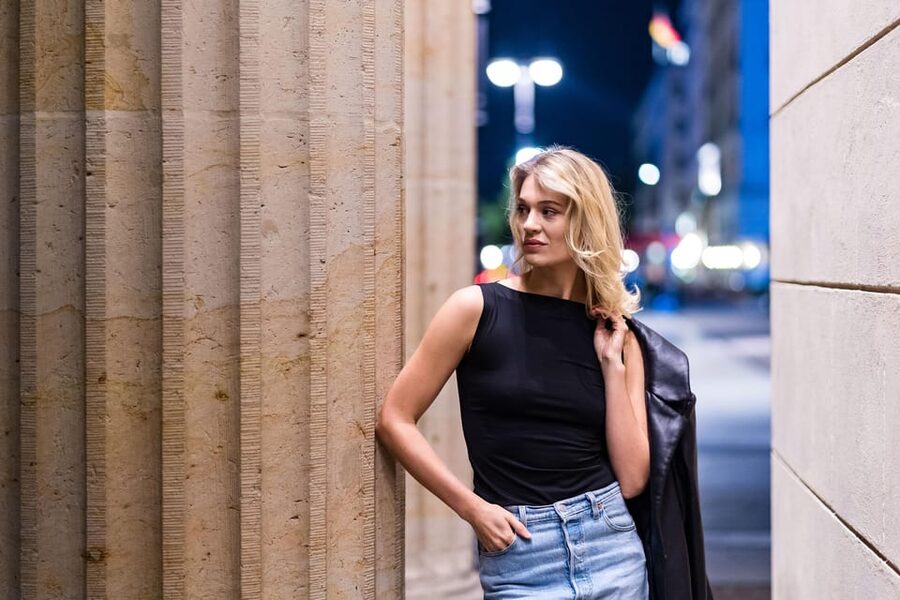 Berlin by Night: Private Photoshoot at Illuminated Cityscape - The 15-minute subway transfer