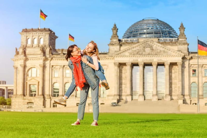 Berlin Essentials: Private Photoshoot at Berlin's top sites - How the private session works