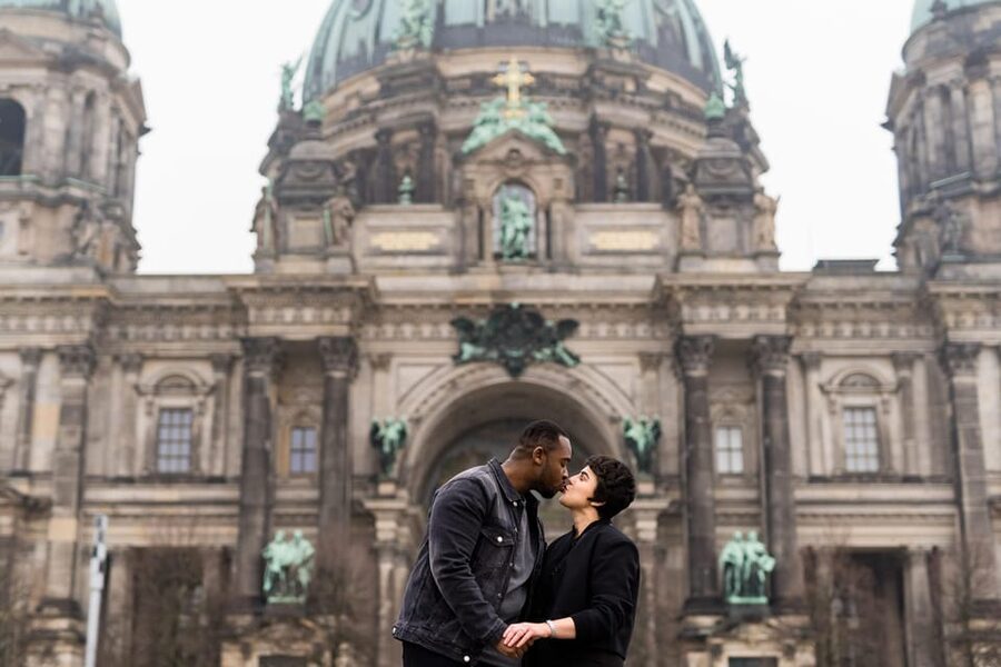 Berlin Love Story: Surprise Proposal Photography Session - How the surprise proposal is planned
