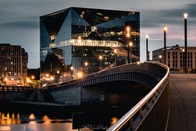 BERLIN PHOTO TOUR with a professional Photographer from Berlin - Potsdamer Platz and evening city photography