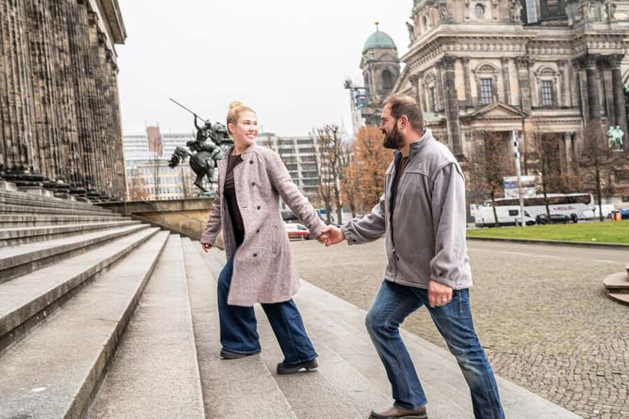 Berlin: Premium 60-Minute Photoshoot at Iconic Landmarks - A one-hour walk toward Museum Island