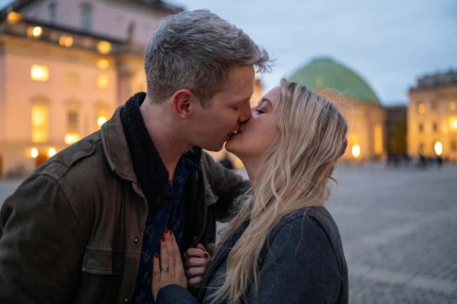 Berlin: Premium 60-Minute Photoshoot at Iconic Landmarks - What each group type can expect