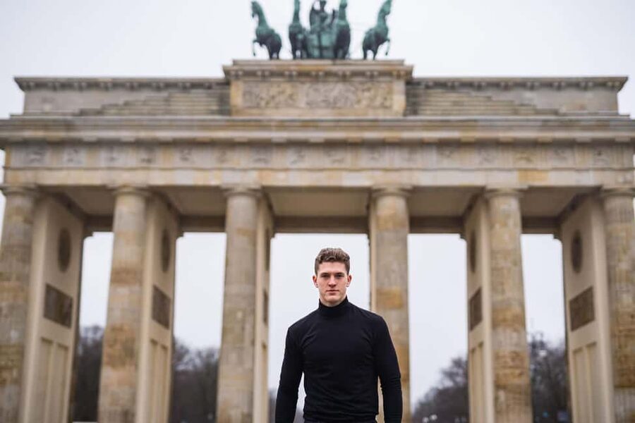 Berlin: Private Photo Session with Professional Photographer - Starting near the Polish Institute and Friedrichsbrücke