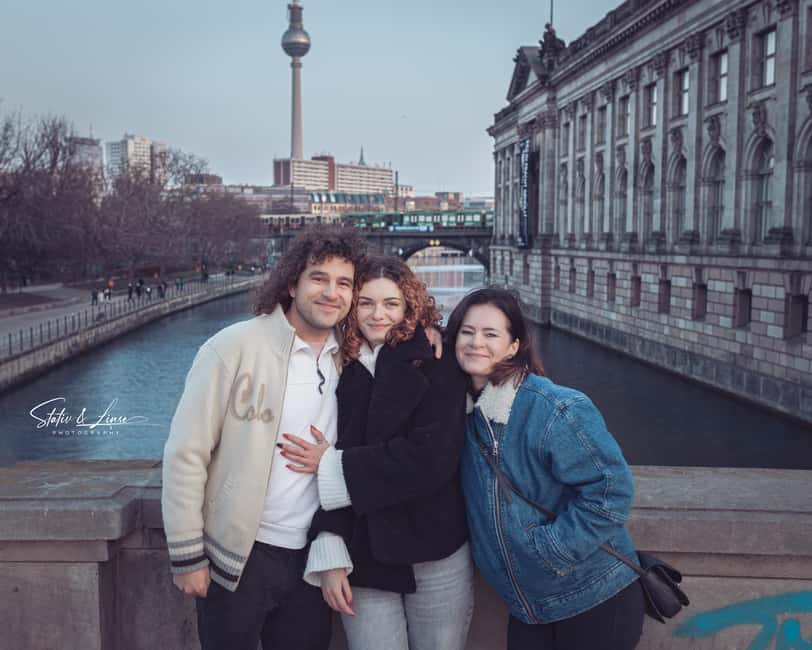 Berlin: Private Photo Walk with Professional Photographer - A Photo Session Without Selfie Stress