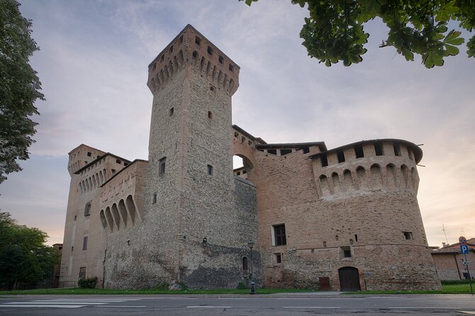 Bologna Surroundings Photo Tour: Rolling Hills and Ravines - Rocca dei Bentivoglio and the final countryside stop