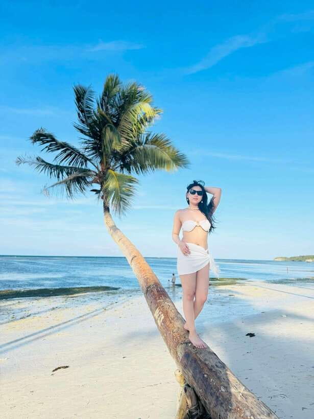 Boracay LandTour Experience (Photoshoot) - Bolabog Beach and the famous fallen coconut tree