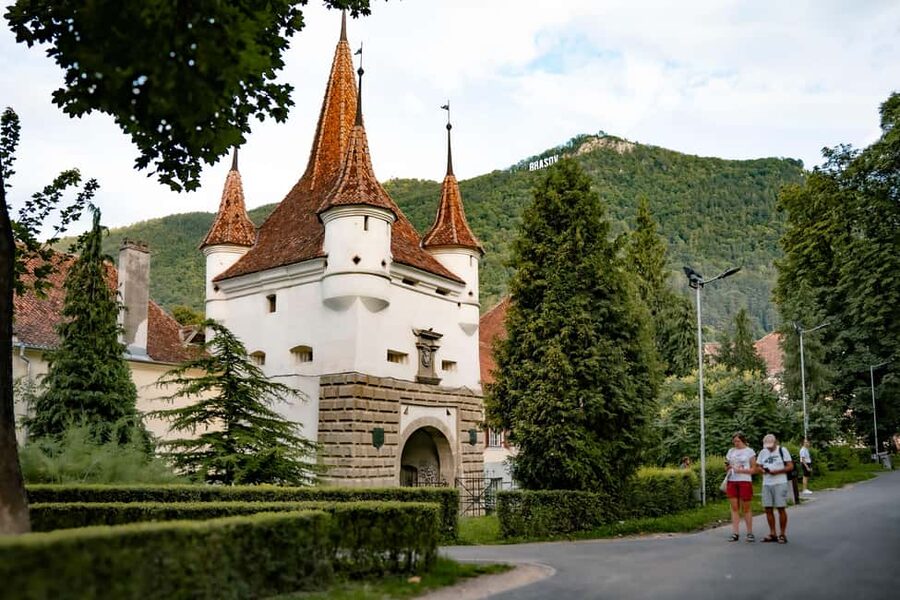 Brasov: Photo Walking Tour with Professional Photos - Why this Brasov photo walk works so well