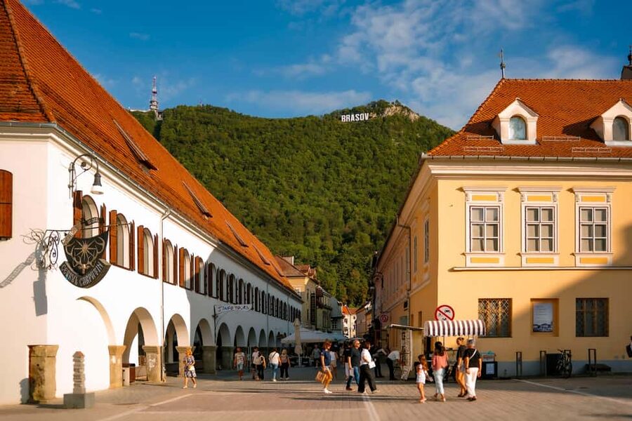 Brasov: Photo Walking Tour with Professional Photos - The Black Church from the outside