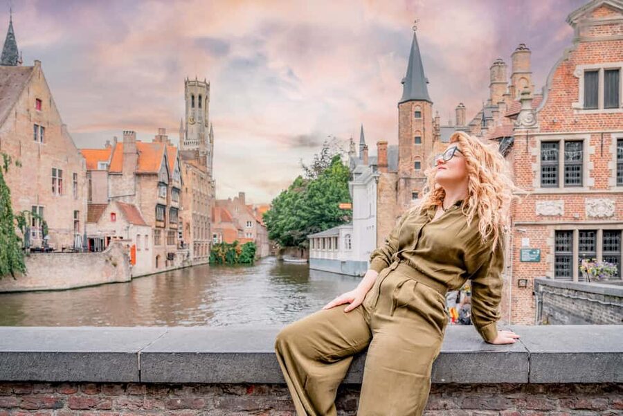 Bruges : Your private 1 hour photoshoot in the medieval city - Bruges as your photographic setting