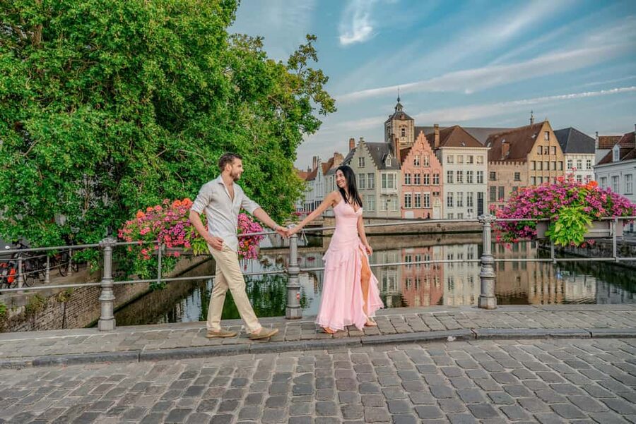 Bruges : Your private 1 hour photoshoot in the medieval city - Choosing a style before the camera work begins