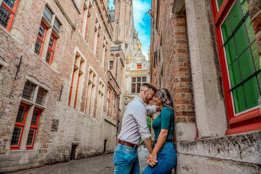 Bruges : Your private 1 hour photoshoot in the medieval city - Should you book the Bruges photoshoot?