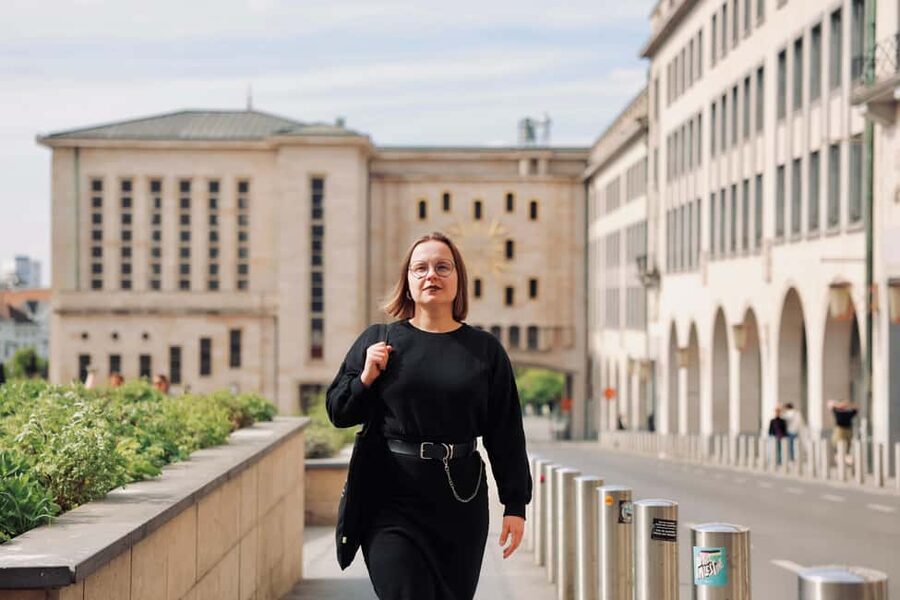 Brussels City Photoshoot With a Professional Photographer - How the posing guidance changes the experience