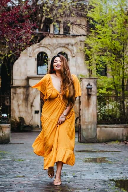 Bucharest: Essential Photo Session in the Charming Streets - Booking details that affect your decision