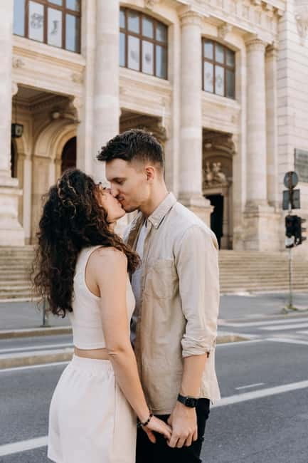 Bucharest: Essential Photo Session in the Charming Streets - The photo delivery and selection process
