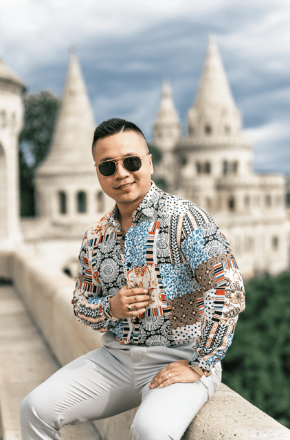 Buda Castle: Private photoshoot with a local guide - Booking details worth noting before you go