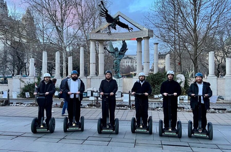 Budapest: 1 Hour Instagram Segway Tour - Adam Clark Square and Chain Bridge
