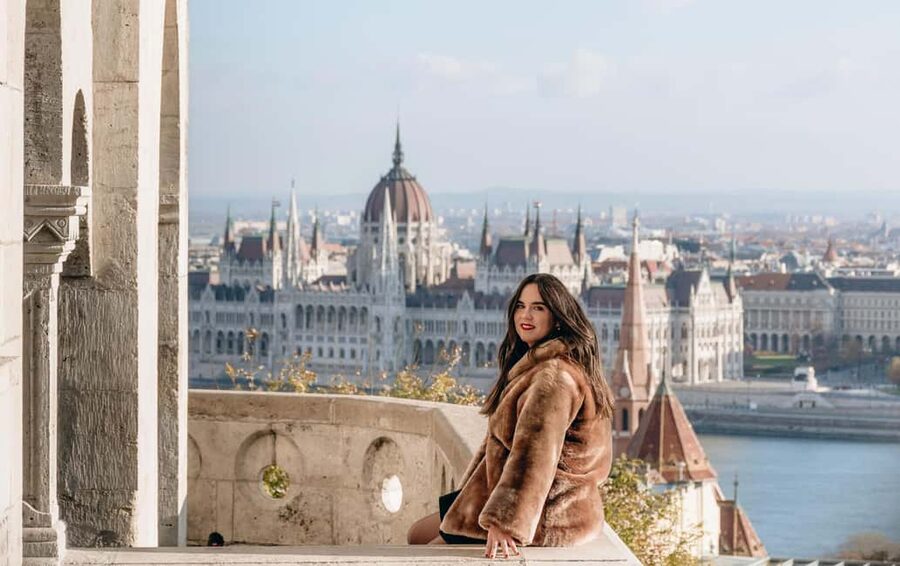 Budapest: Castle Hill Photoshoot with Private Photographer - Choosing between 20, 50, and 75 photos