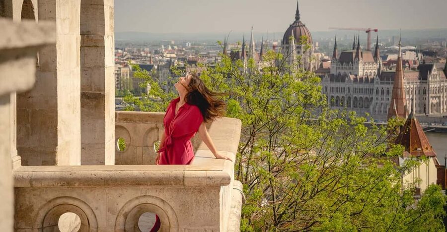 Budapest: Fast Private Photoshoot at Fisherman's Bastion - A 40-minute session with useful direction
