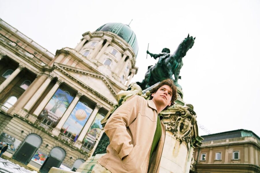 Budapest: Photo Session with Professional Local Photographer - Choosing between raw and edited photographs