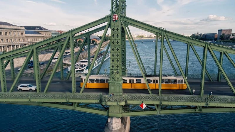 Budapest: private drone photo session - Liberty Bridge: the first big frame