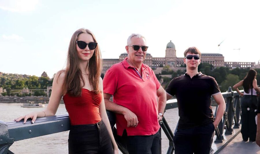 Budapest: Private Guided Tour with Photoshoot - Big tour(3h) - Fashion Street and Elizabeth Square