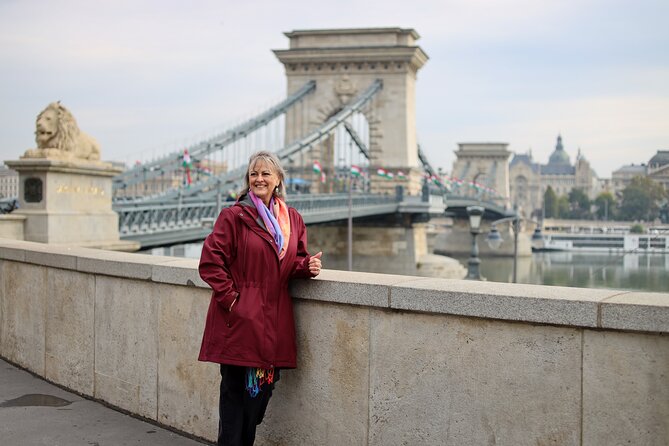 Budapest Private Guided Tour with Photoshoot - Small(2hrs) - Finishing beside the Parliament Building