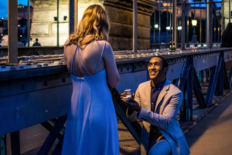 Budapest: Proposal Photos at enchanting Fisherman's Bastion - How the one-hour session unfolds